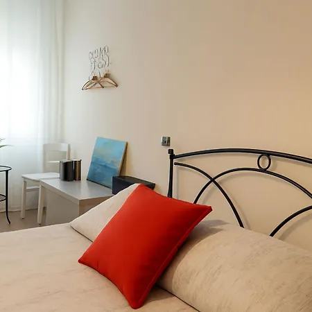 Bed & Breakfast Es - Essential Solution&emotion Stories Verona