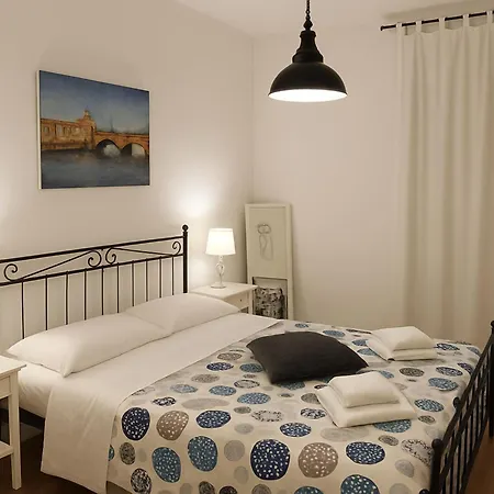 Es - Essential Solution&emotion Stories Bed & Breakfast Verona