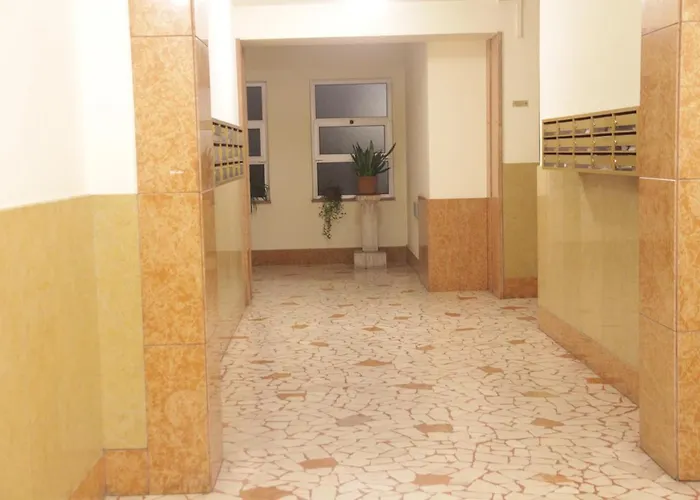 Bed and Breakfast Es - Essential Solution & Emotion Stories *