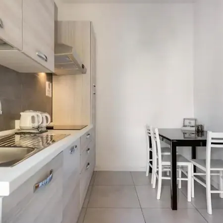 Es - Essential Solution & Emotion Stories ベッド・アンド・ブレックファスト